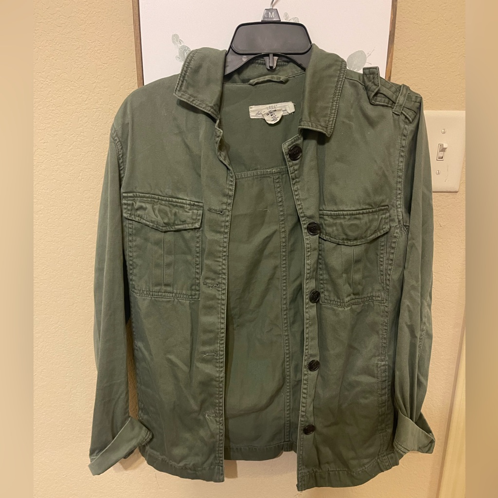 Army Green Buttoned Jacket